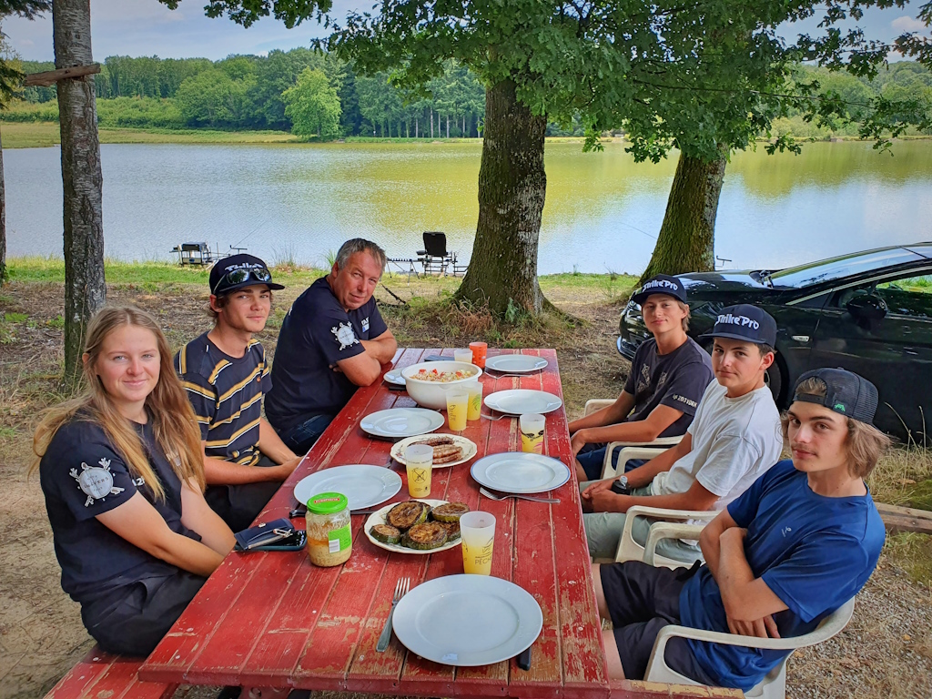 stage de peche repas