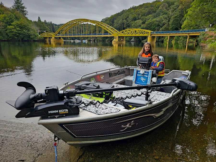 guide de pêche en bateau en Limousin